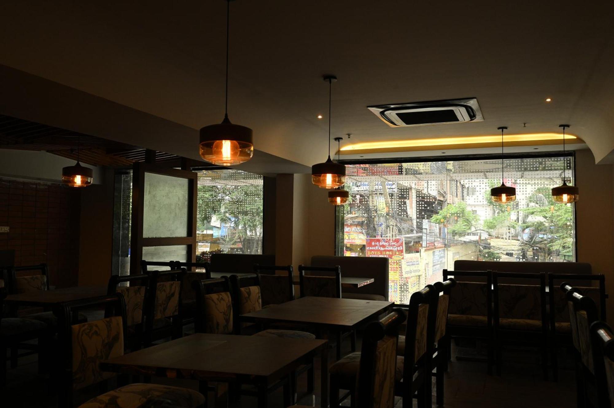The Budhil Park ヴィシャーカパトナム エクステリア 写真