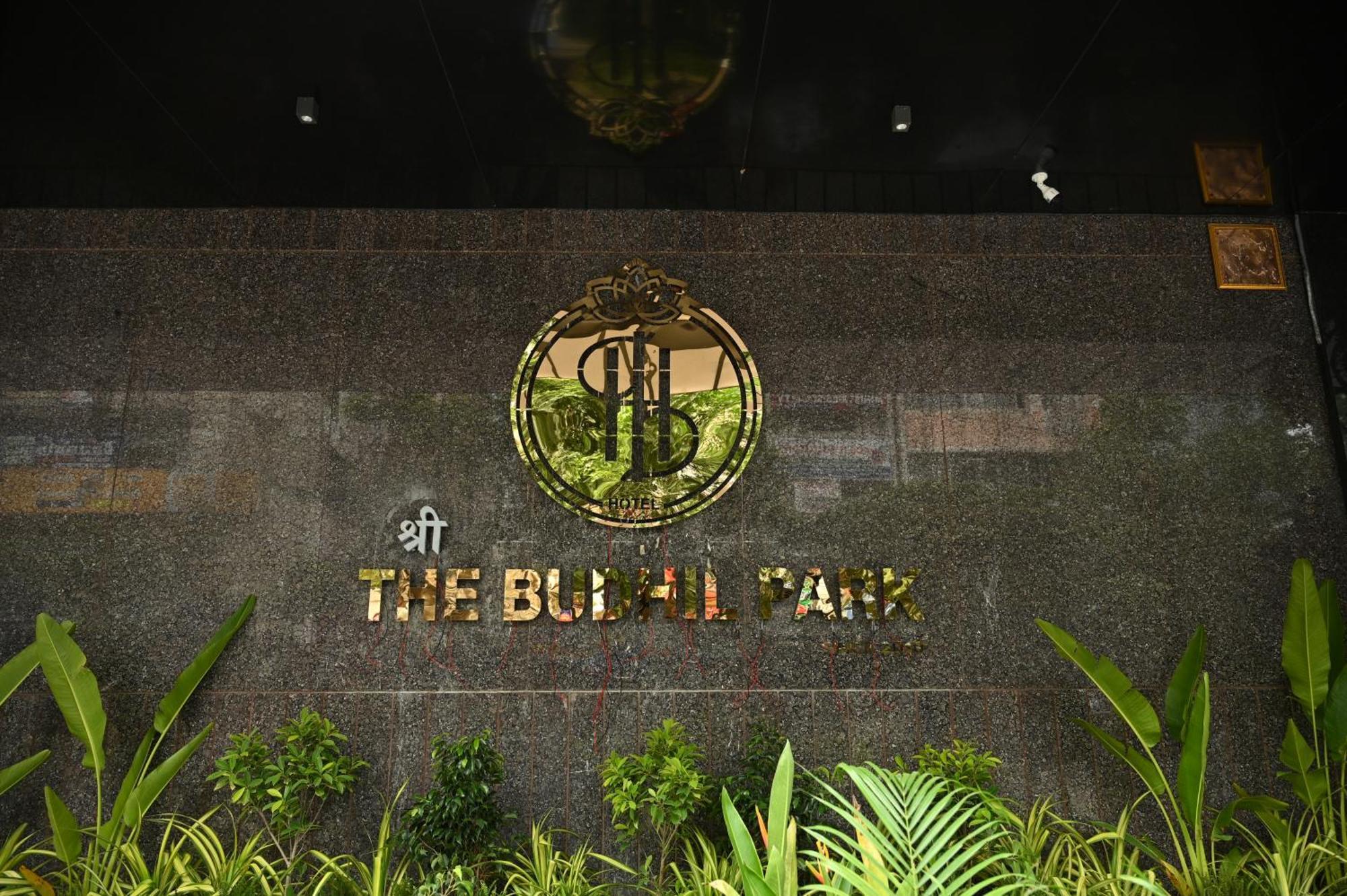 The Budhil Park ヴィシャーカパトナム エクステリア 写真